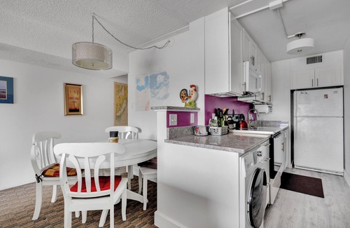 North Ocean City Condo | New Listing! Perfect for a couple, one bedroom, ocean block with a pool!