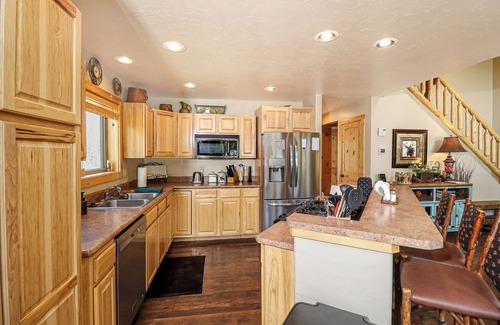 Grand Lake Cabin | *New Listing* Pet Friendly 3-bedroom and 3-bathroom cabin near RMNP!