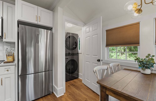 Port Royal House | New Listing! Pinky's Palace - Cozy Bungalow minutes from Parris Island
