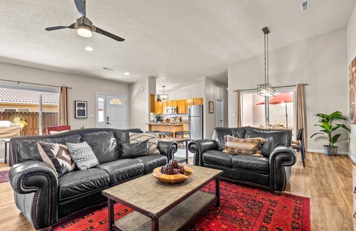 Moab House | New Listing: Private Spa | Sunroom | Pool | Garage | Close to Parks | C347