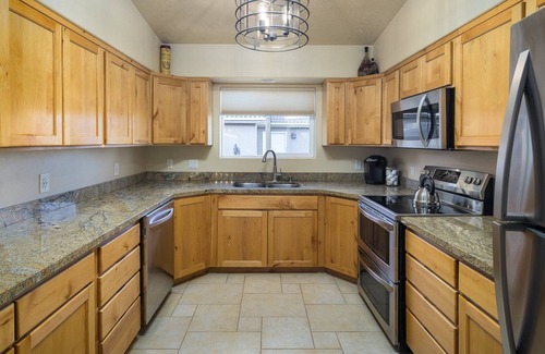 Moab House | New Listing: Private Spa | Sunroom | Pool | Garage | Close to Parks | C347