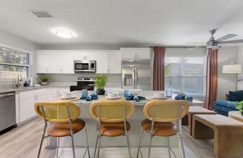 Seminole House | New listing promo,10 min to beach, backyard fun, Pool