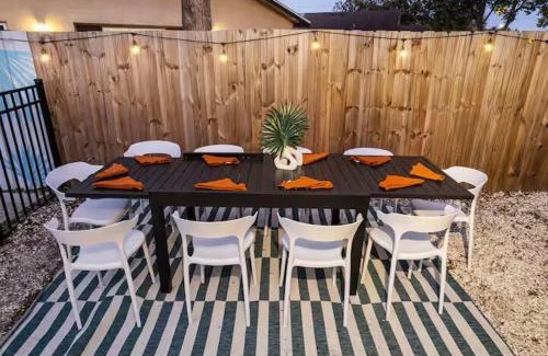 Seminole House | New listing promo,10 min to beach, backyard fun, Pool