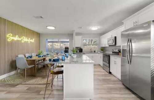Seminole House | New listing promo,10 min to beach, backyard fun, Pool