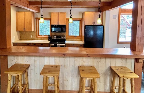 Golden Ski Chalet | New Listing! Purcell Woods Chalet – Sleeps 12