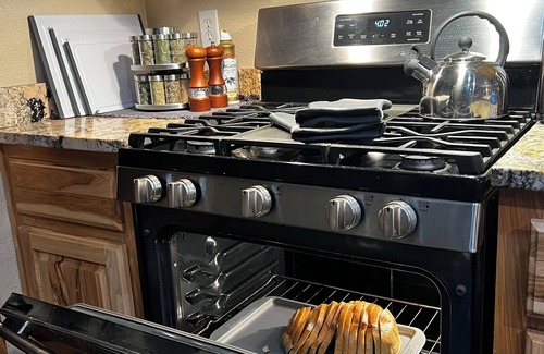 Naches House | NEW LISTING! Ski, Play, Stay @ The Lodge is loaded! Hot tub, BBQ, sleeps 10,