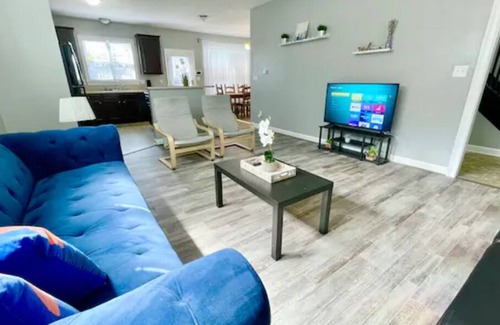 Indianapolis House | NEW LISTING, Sleeps 10! Newly Built, Super Clean, less than 10 min to Downtown!