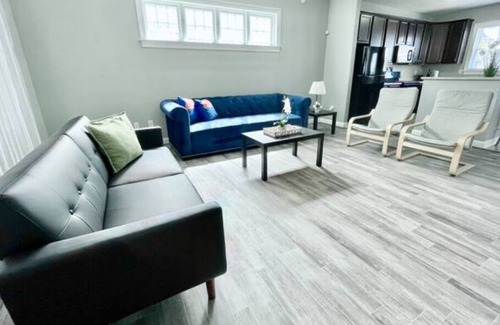 Indianapolis House | NEW LISTING, Sleeps 10! Newly Built, Super Clean, less than 10 min to Downtown!