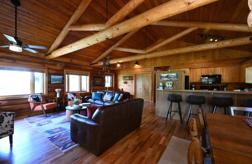 Island Park Cabin | *New Listing* | Sleeps 8 | 4 Bedroom 3 Bath | 18 Miles to Yellowstone!