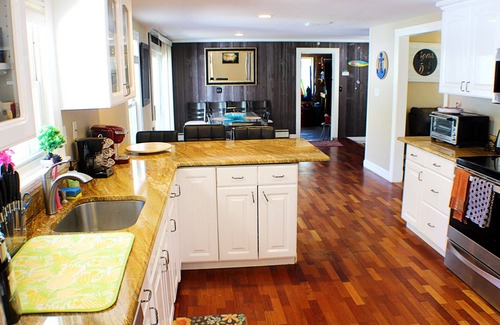 Centerville House | New Listing! Spacious 3+ br 3 ba with Game/movie Rm Lake nearby