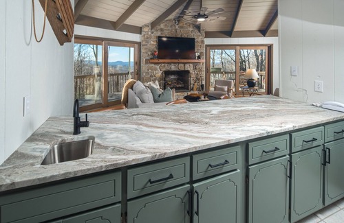 Beech Mountain Ski Chalet | NEW Listing! Stunning Sunset Views, 1 Mile to Resort + Fire Pitn1 King+1 Queen