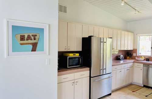 Vista Las Palmas House | New Listing! Stunning Mountain Views and Easy Walk to Downtown