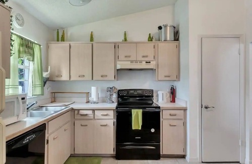 Indian Wells House | NEW LISTING! Sunset Oasis Retreat - Pool, Patio, and More! by RedAwning