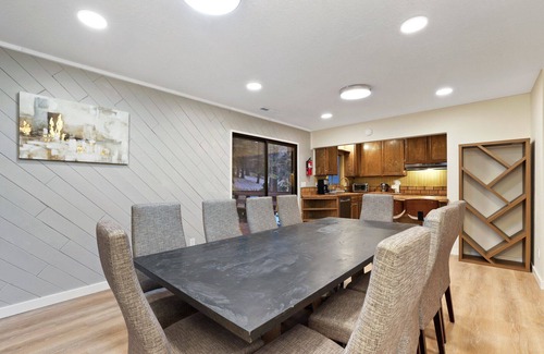 Country Club Estates Ski Chalet | *New Listing* This is a 3 bedroom, 2.5 bathroom home that sleeps 8