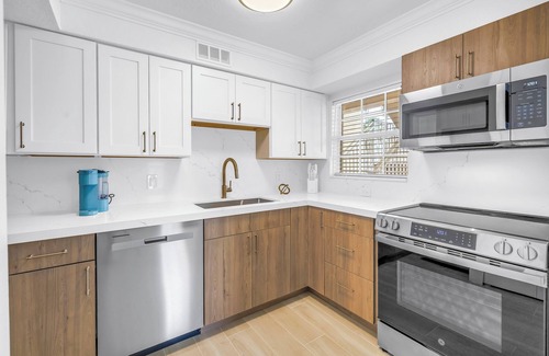 Siesta Key Village Apartment | NEW LISTING! The Village Breeze II - White-sand, Pool, Beaches, Daiquiris, Seafood!