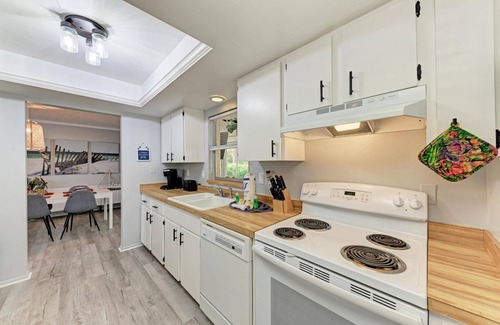 Gulf Gate Estates House | New Listing Tranquil two bed/two bath hideaway