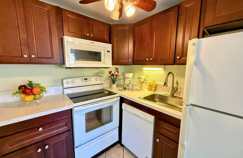 Honokowai Condo | New Listing! Tropical Oceanfront getaway awaits