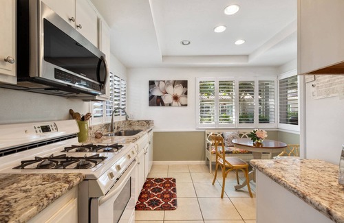 Palm Desert Condo | New Listing! Two-bedroom condo located in Heart of Palm Desert!