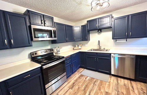 Estes Park Condo | New Listing! Updated Family Friendly Cozy Mountain Getaway close to RMNP!