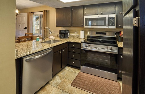 Gatlinburg - Pigeon Forge Condo | New Listing! Updated in 2025/Condo with HUGE Mtn. Views/King Bed/Fireplace