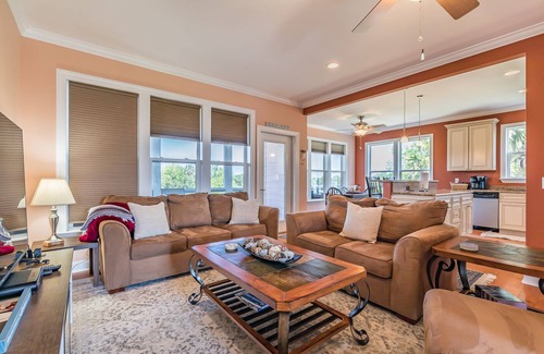 Oceanmarsh Subdivision House | New Listing! 4BR on Harbor Island