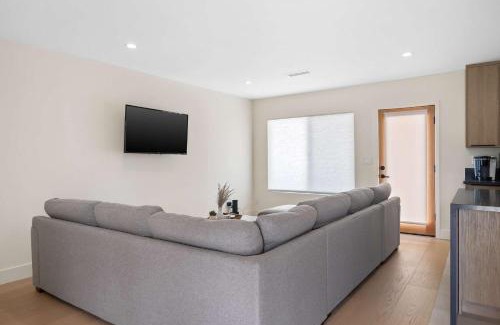 Reseda House | New Listing Valley Villa by Colby & Conrad