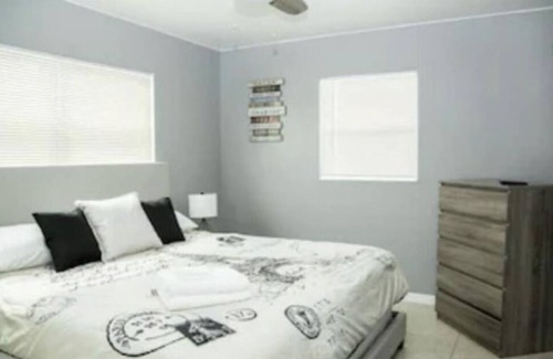 North Port House | New listing! Very spaciously sleeps 16