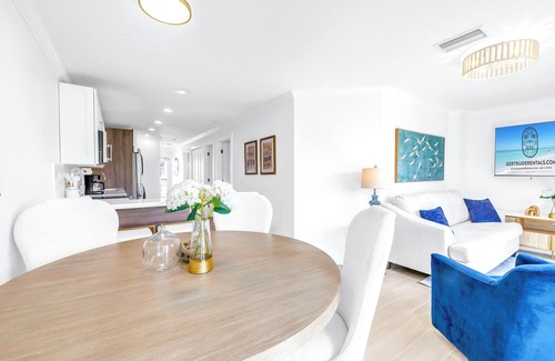 Siesta Key Village Apartment | NEW LISTING! Village Breeze - Heated Pool, Private Patio, Village and Beach!