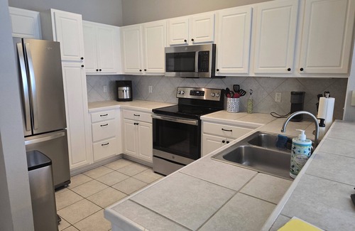 College Station Condo | NEW LISTING! WALKING DISTANCE TO KYLE FIELD! AGGIE CONDO WITH POOL VIEWS