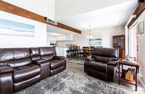Comanche Point At Point Venture House | New Listing. Waterfront 4 B/R, 3 bath, Townhouse. Sleeps 9. Just renovated.