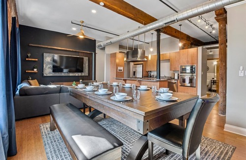 Wholesale District House | New Loft Near Convention Center