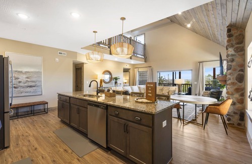 Table Rock House | New Log Cabin, Pvt Hot Tub, Free Daily Activities, Shuffleboard, Arcade