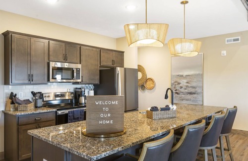 Table Rock House | New Log Cabin, Pvt Hot Tub, Free Daily Activities, Shuffleboard, Arcade