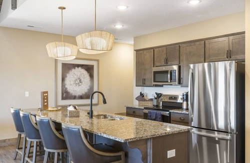 Table Rock House | New Log Cabin, Pvt Hot Tub, Free Daily Activities, Shuffleboard, Arcade