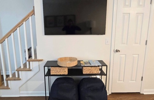 Auburn Condo | NEW-Loveliest Condo on the Plains - DT Auburn half block from campus