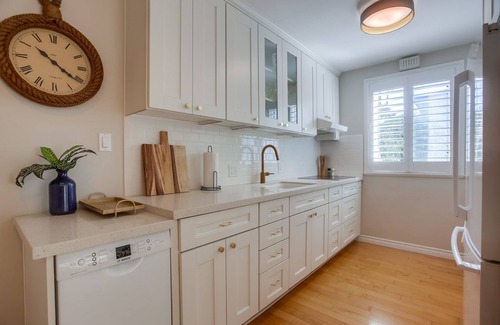 Village of La Jolla Condo | New lower rates amazing 1 bd condo - Walk to beach and village.