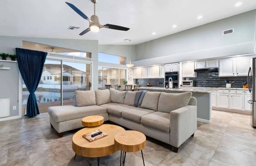 Arrowhead Lakes House | *NEW* Lux Lakeside View Villa 3BR Desert Oasis!