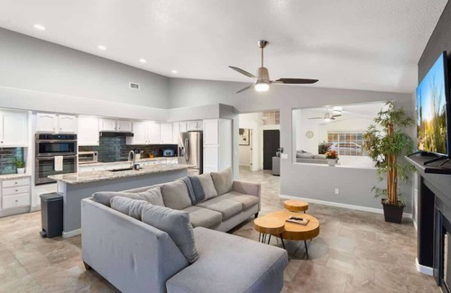 Arrowhead Lakes House | *NEW* Lux Lakeside View Villa 3BR Desert Oasis!