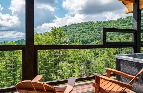Gatlinburg - Pigeon Forge Ski Chalet | New Luxe Mountain Cabin + Hot Tub + Views!