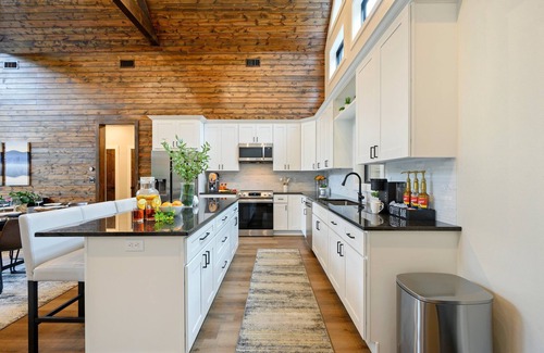 Broken Bow Cabin | New LuxeCabin located in Hochatown! Pool, Plunge, Play, Sauna & More Amenities!