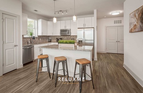 Dixie - Berryhill Apartment | NEW! Luxurious 2BR Apt with Pool, Balcony, Parking