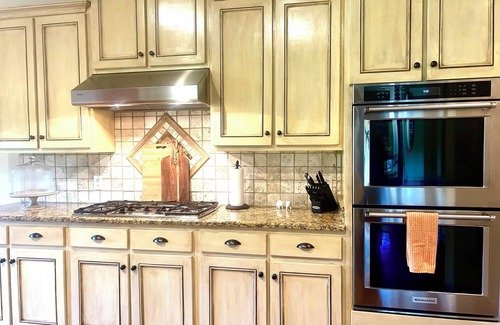 Mount Meigs House | NEW! Luxurious Country Chateau on 6+ Private Acres