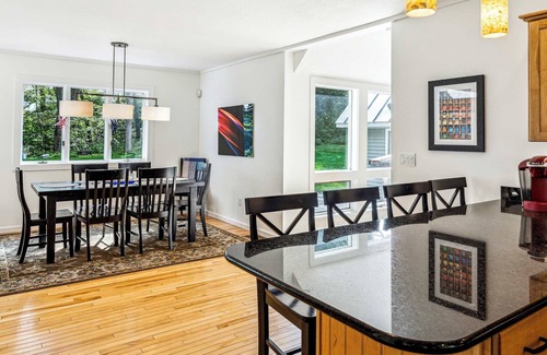 Quechee House | New! Luxurious Escape, Hot Tub - Quechee Meadows