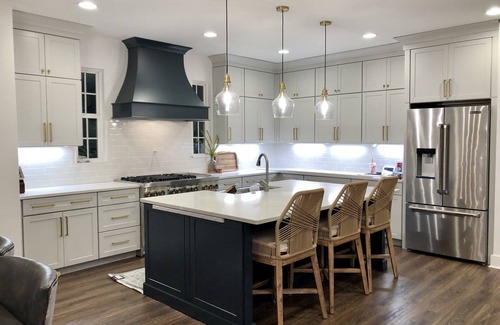 West Union House | NEW luxurious lakefront home near CLEMSON PRIVATE BEACH on LAKE KEOWEE