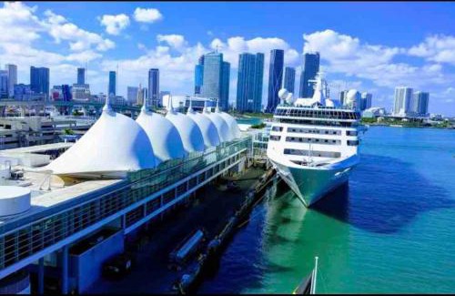 Liberty City Apartment | NEW Luxurious Studio Private in the heart of Miami