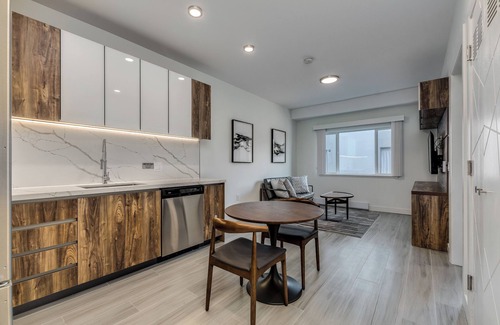 West End Apartment | NEW - Luxury 1 BR in Downtown - Walk to the Beach