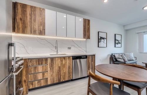 West End Apartment | NEW - Luxury 1 BR in Downtown - Walk to the Beach