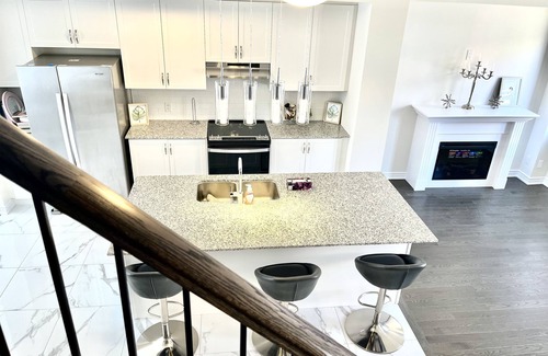 Whitby House | New luxury 3 +1 bedroom townhome in Whitby