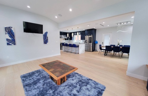 Pico - Robertson House | New luxury 3 bedroom home next to La Cienega Plaza