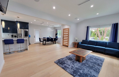 Pico - Robertson House | New luxury 3 bedroom home next to La Cienega Plaza